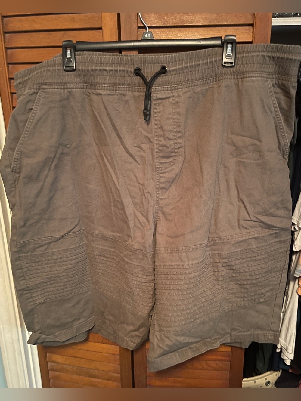 Akademiks Men's Olive Gray Drawstring Flat Front Shorts